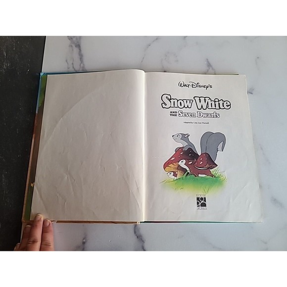 Mouse Works Hardcover Classics- Walt Disney’s Snow White And The Seven Dwarfs - Picture 3 of 10